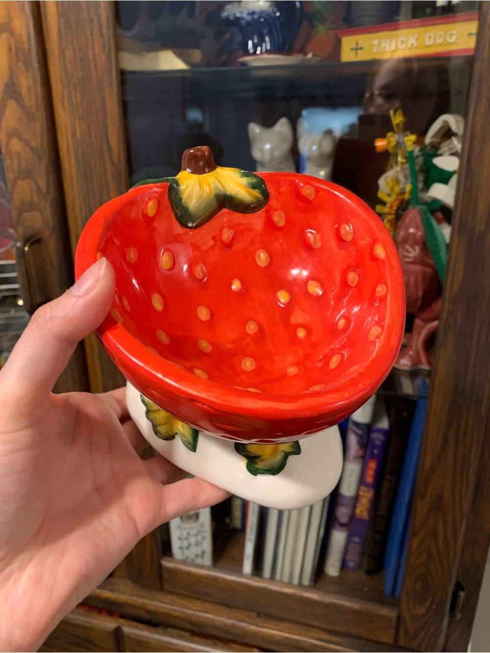 Unmarked Glossy Ceramic Strawberry Shaped Pedestal Decorative cat food Bowl
